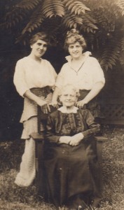 Louise Custer, Rachel Hill Taylor, and Mary Custer, c. 1914