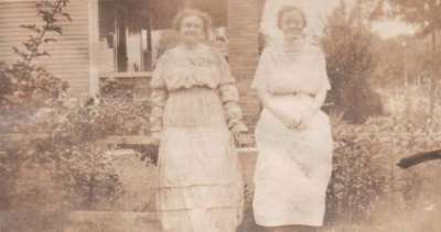Charlotte Wadleigh and Eva Marsh, c. 1910